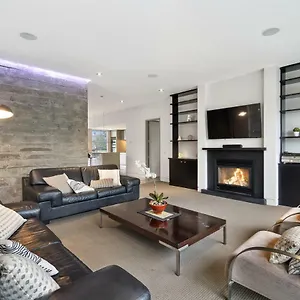 https://city-sanctuary-on-kilmore.top-hotels-christchurch.com